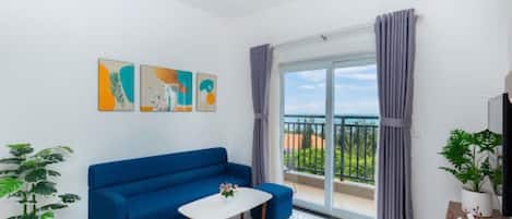 Family Apartment, Sea View | Living area