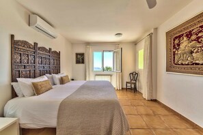 5 bedrooms, desk, iron/ironing board, travel cot - Casa Celestina - Incredible sea views for 8 guests (Benimeit)