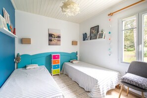 2 chambres, fer et planche Ă repasser