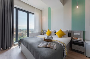 Standard Studio, City View | Egyptian cotton sheets, premium bedding, soundproofing, free WiFi