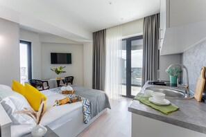 Egyptian cotton sheets, premium bedding, soundproofing, free WiFi - Sunset Apart-Hotel (Yerevan)