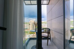 舒适开间, 阳台, 山景 | 埃及棉床单、高档床上用品、隔音、免费 WiFi