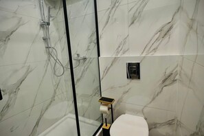 Douche, sèche-cheveux