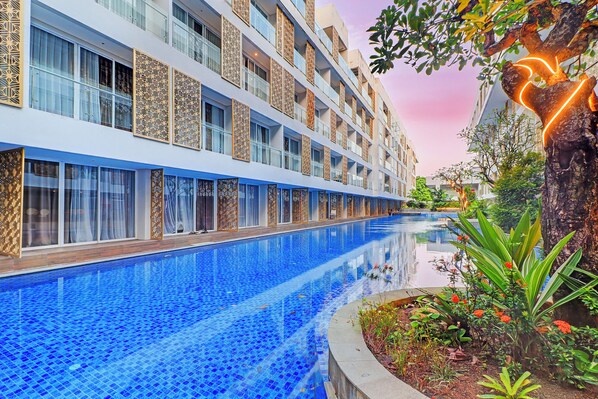 Outdoor pool - Sunday Hotel Sunset Road Near Trans Studio Mall (Kuta)