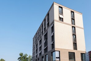 Front of property - Geneva Youth Hostel (Vernier)