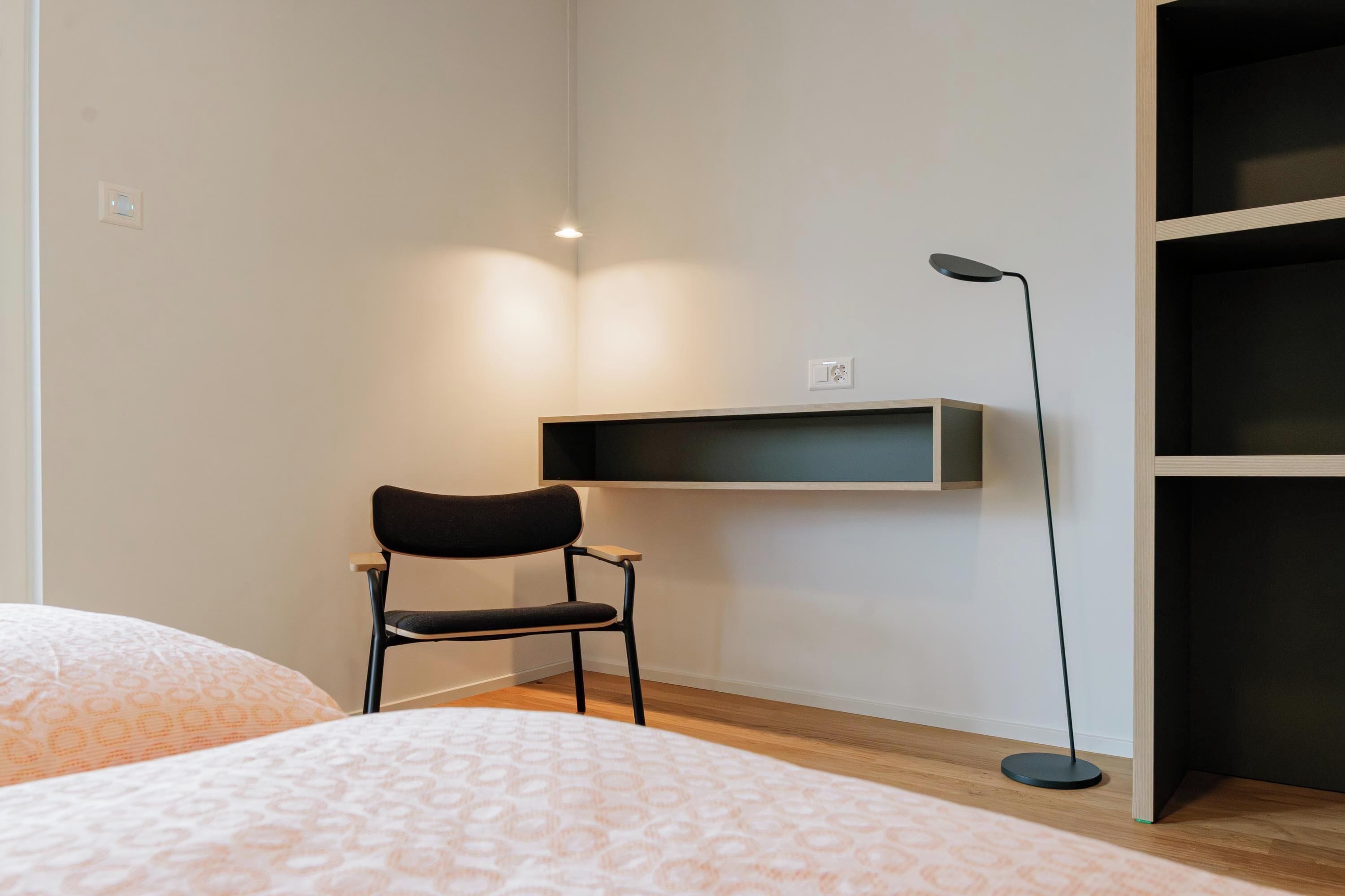Cunas gratuitas, wifi gratis, ropa de cama