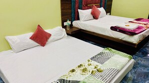 Quadruple Room | Desk, soundproofing, free WiFi - Hotel Shree Sita Ram Kutti (Ujjain)