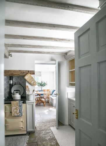 Beautiful 2 bedroom village cottage