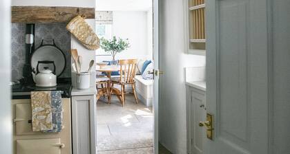 Beautiful 2 bedroom village cottage