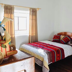 Classic Double Room, 1 Queen Bed, Smoking, Courtyard View | Desk, free WiFi - Casa tradicional en cusco (Cusco)