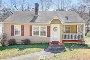 House (2 Bedrooms) | Interior - 5 Mi to Dtwn Atl! Family Home w/ Veranda & Yard (Atlanta)