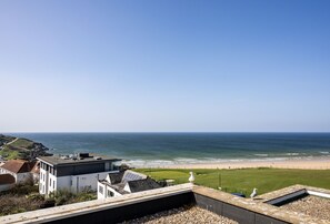 Property grounds - 1 Ocean Gate is a beautifully bright and inviting one-bedroom apartment (Newquay)