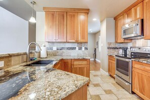 House (2 Bedrooms) | Interior