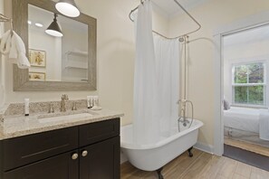 Hair dryer, towels - Dreamy Coastal Chic Isle of Hope Bungalow By Lucky Savannah (Savannah)