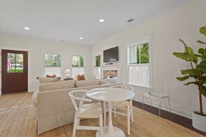 Smart TV - Dreamy Coastal Chic Isle of Hope Bungalow By Lucky Savannah (Savannah)