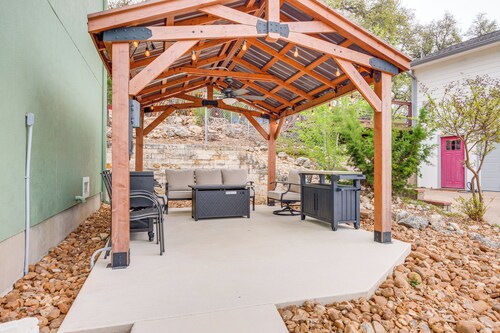 < 1 Mi to Comal Park: Peaceful Duplex w/ Yard!