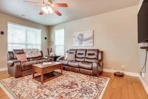 Apartment (1 Bedroom) | Interior - < 1 Mi to Comal Park: Peaceful Duplex w/ Yard! (Canyon Lake)