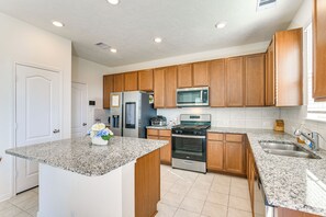 House (3 Bedrooms) | Interior - 11 Mi to Beach: La Marque Home w/ Patio! (La Marque)