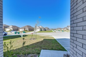 Interior - 11 Mi to Beach: La Marque Home w/ Patio! (La Marque)