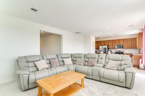 House (3 Bedrooms) | Interior