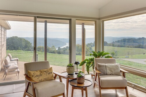 1 Mi to Table Rock Lake: Home w/ Furnished Patio!