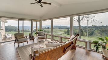 House (4 Bedrooms) | Front of property