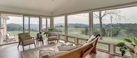 House (4 Bedrooms) | Front of property