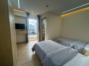 Deluxe Twin Room, Balcony, City View | Free WiFi, bed sheets - Landmark Hostel Cairo (Cairo)