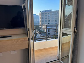 Deluxe Double Room, Balcony, City View | Free WiFi, bed sheets