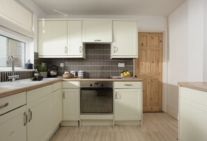 Refrigerador, microondas, horno y lavavajillas 