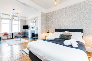 3 chambres, fer et planche à repasser, Wi-Fi, draps fournis