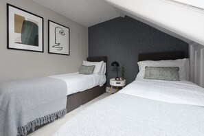 3 bedrooms, iron/ironing board, WiFi, bed sheets
