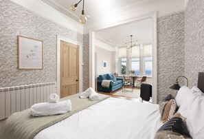 3 habitaciones, tabla de planchar con plancha, wifi y ropa de cama