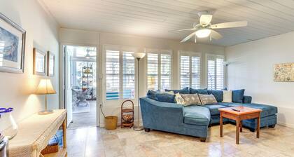 Englewood Bungalow 1 Mi to Beach: Pets Welcome!