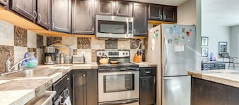 Englewood Bungalow 1 Mi to Beach: Pets Welcome!
