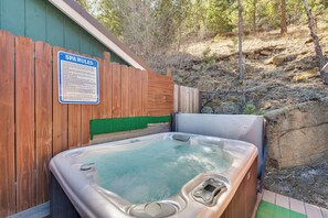 House (1 Bedroom) | Interior - Private Hot Tub & Deck: Romantic Getaway in Drake (Drake)