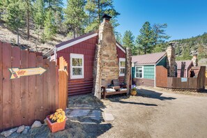 House (1 Bedroom) | Interior - Private Hot Tub & Deck: Romantic Getaway in Drake (Drake)