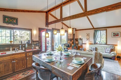 Hot Tub + Fire Pit: Secluded Dos Rios Escape!