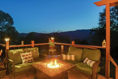 Hot Tub + Fire Pit: Secluded Dos Rios Escape!
