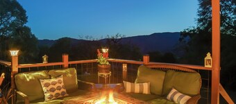 Hot Tub + Fire Pit: Secluded Dos Rios Escape!