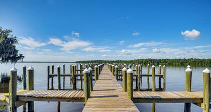 St Johns River Retreat in Welaka w/ Dock Access