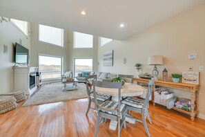 House (4 Bedrooms) | Interior - Lake Cumberland Home w/ Hot Tub & Game Room (Bronston)