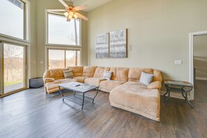 House (4 Bedrooms) | Interior - Lake Cumberland Home w/ Hot Tub & Game Room (Bronston)