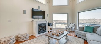Lake Cumberland Home w/ Hot Tub & Game Room