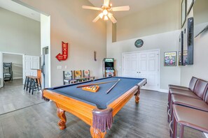 House (4 Bedrooms) | Interior - Lake Cumberland Home w/ Hot Tub & Game Room (Bronston)