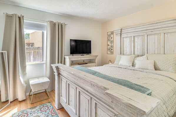 Interior - 4 Mi to Old Town Plaza: Albuquerque Home w/ Patio (Albuquerque)