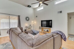 Interior - 4 Mi to Old Town Plaza: Albuquerque Home w/ Patio (Albuquerque)