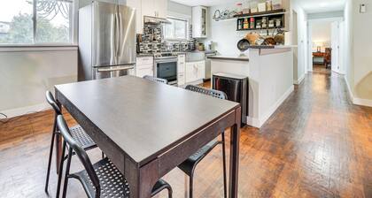 14 Mi to Dtwn Seattle: Sleek Home w/ Large Yard