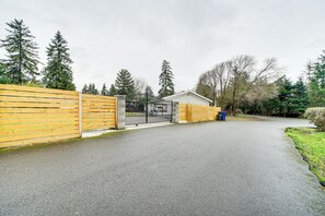 House (3 Bedrooms) | Interior - 14 Mi to Dtwn Seattle: Sleek Home w/ Large Yard (Renton)