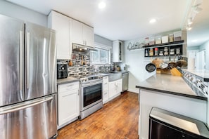 House (3 Bedrooms) | Interior - 14 Mi to Dtwn Seattle: Sleek Home w/ Large Yard (Renton)